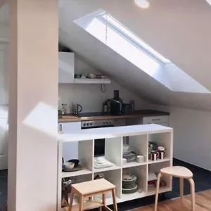 Sonnige Und Ruhige Fur Entspanntes Reisen Apartment